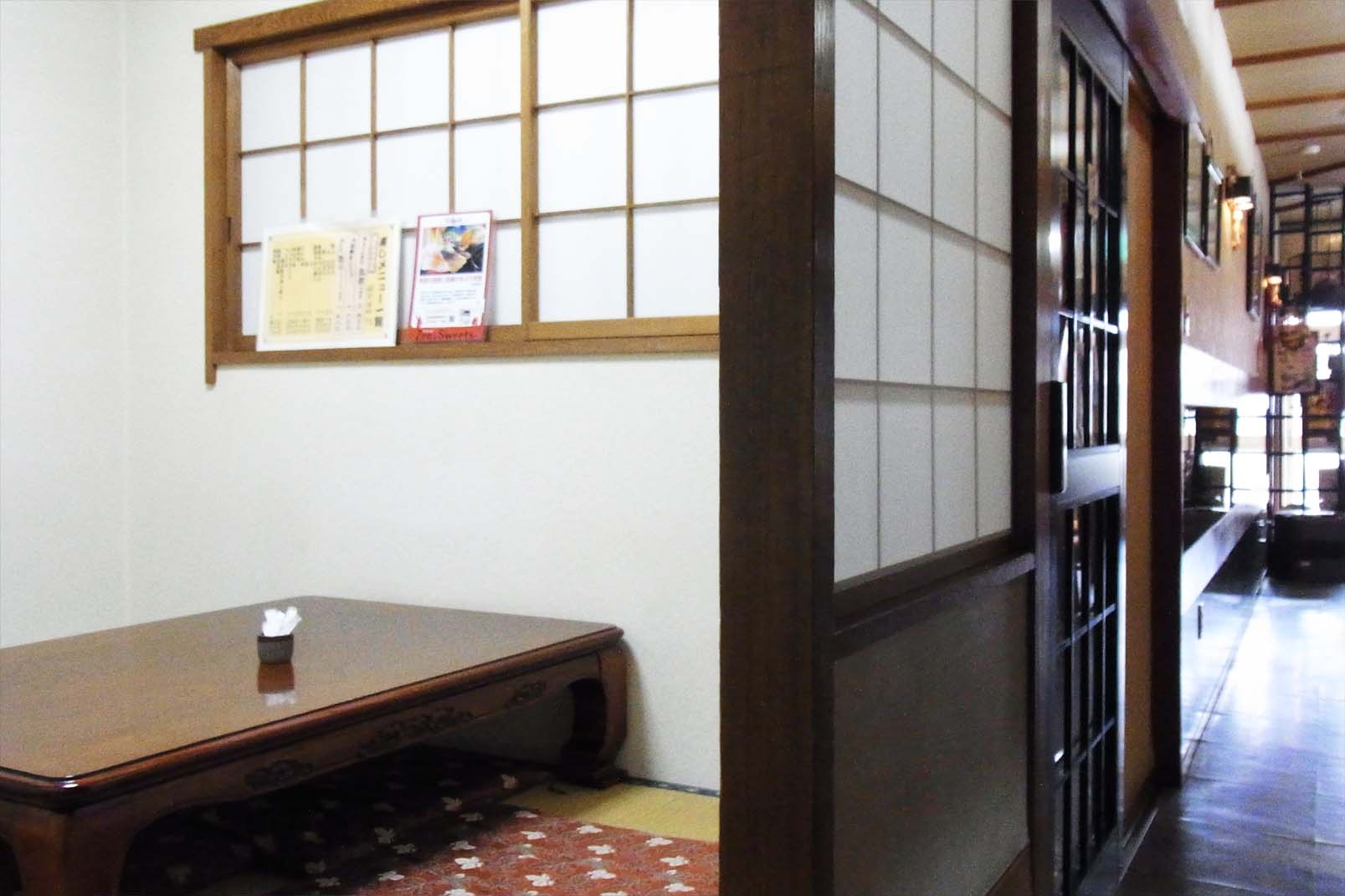 老舗寿司屋　福寿し手前小上がり